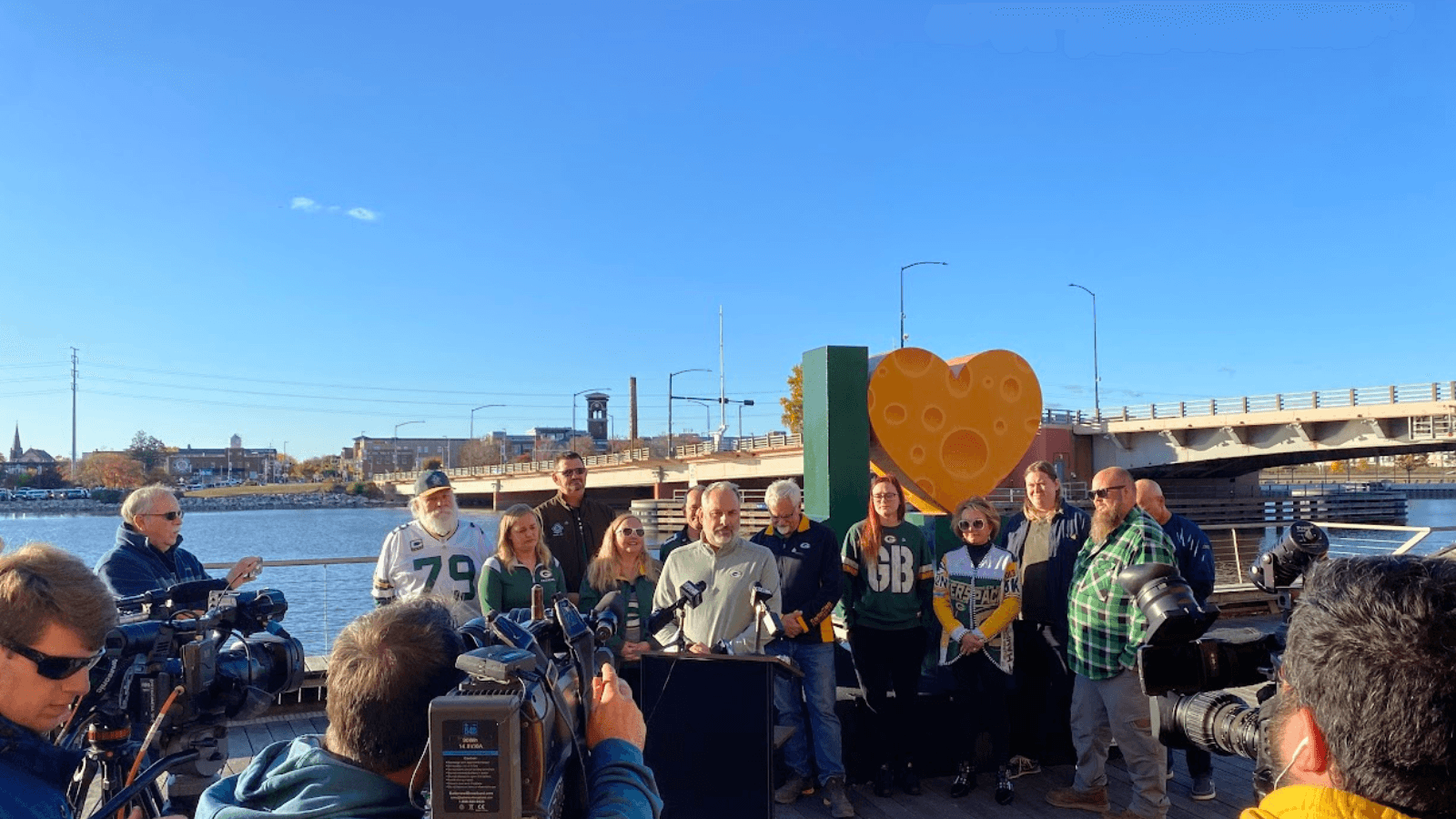 Green Bay Council backs Mayor: Packers present new offer for Lambeau Field Lease